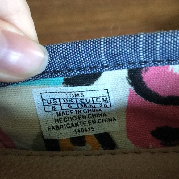 Toms - Picture 2 of 4